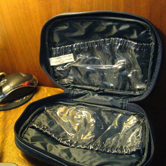 Delta Air Lines Vintage Toiletry Bag - Picture 9 of 10